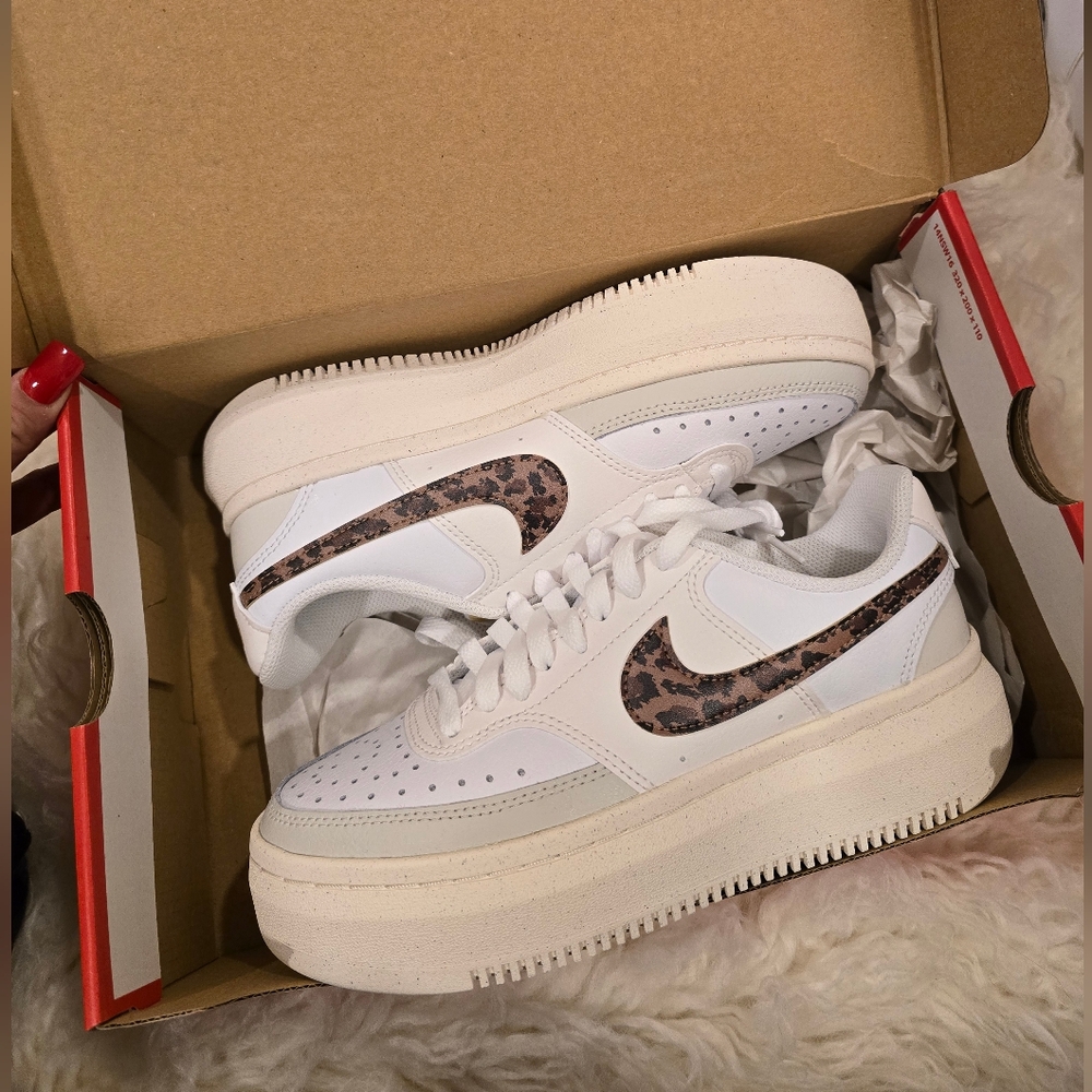 Nike women's sneakers 7.5 leopard court vision